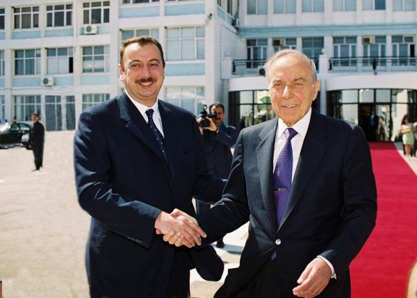 32 il dövlətçilik uğrunda