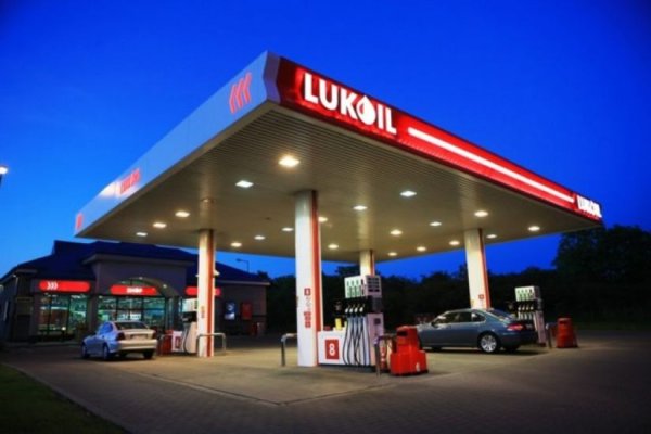 “LukOyl” benzin əvəzinə su satır? - VİDEOFAKT