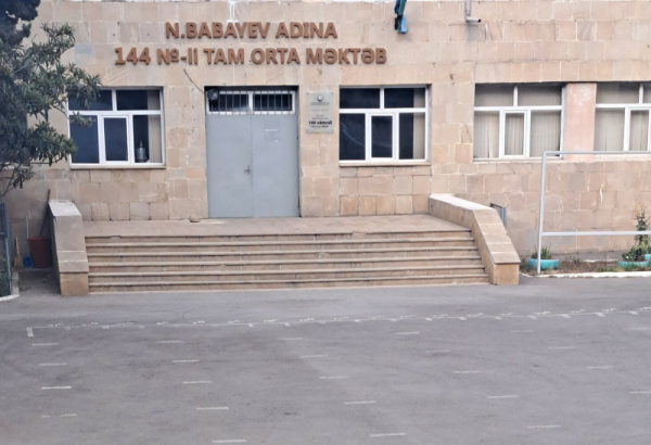 Binəqədidə bu məktəbin bütün ətrafını SATIBLAR... - Hətta stadionunu belə...