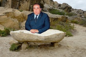 Qobustanın icra başçısının da oğlu tender qalibi oldu... -Laçının abadlaşmasında...