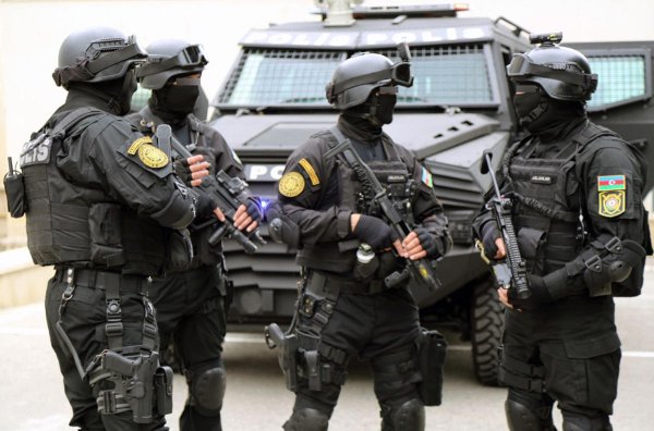 Xalqın sevgisini qazanmış Azərbaycan Polisi