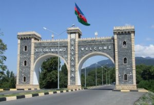Balakəndə bələdiyyə sədri və biznesmen əmiləri polisə tabe olmayaraq içkili halda mübahisə yaratdılar