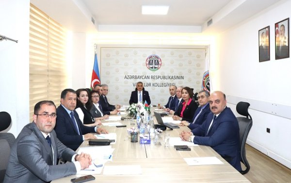 İki vəkilə töhmət verildi