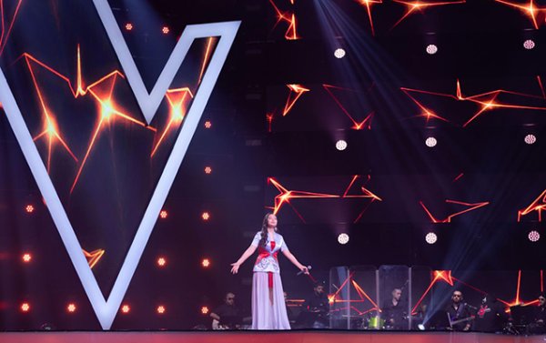 “Ulu Vətən” ifası ilə bütün zalı ayağa qaldırdı