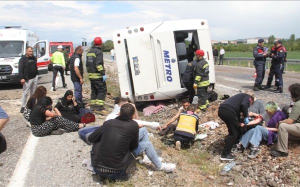 Türkiyənin Konya şəhərində sərnişin avtobusu aşıb, 13 nəfər yaralanıb