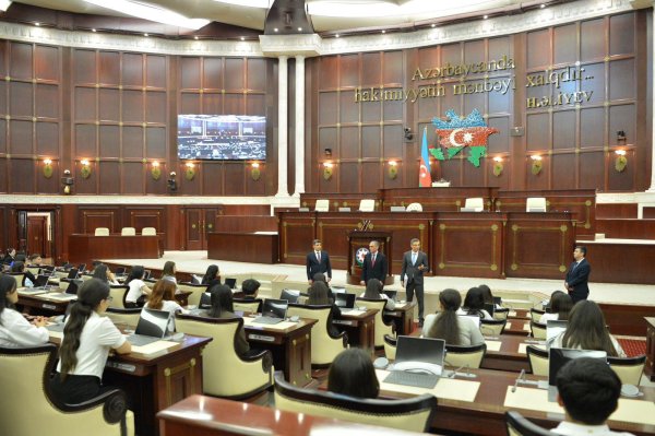 Qarabağ Universitetinin tələbələri Milli Məclisdə olublar