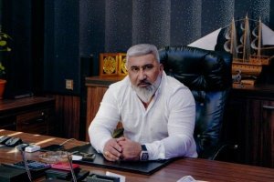 31 saylı notarius rəisi Ramiz Hümmətov həbsdə olan iş adamının torpağını başqasına 500 min manata satıb - ŞİKAYƏT