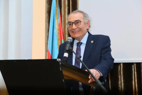 Nevzat Tarhan Bakıda müəllimlərlə görüşdü: “Texnologiya müəllimi əvəz edə bilməz”