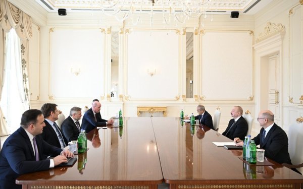 Prezident İlham Əliyev BP şirkətinin baş icraçı direktorunu qəbul edib