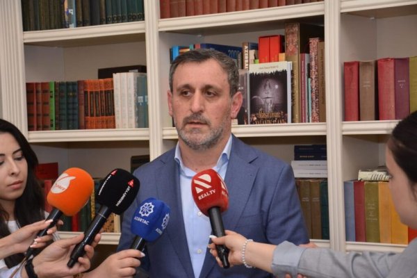 Vəhdət Partiyasının yeni sədri PA-nın şöbə müdiri ilə görüşüb