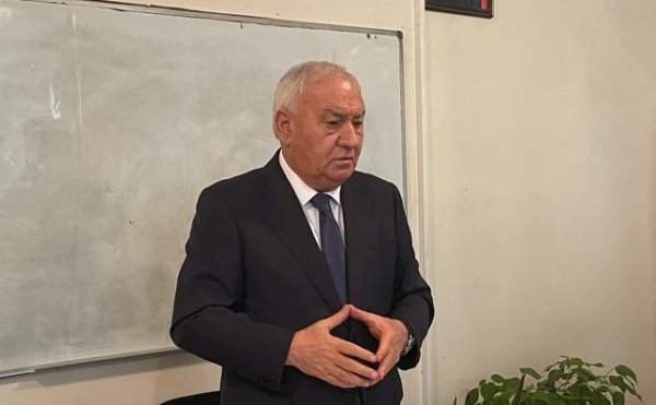 Füzulinin icra başçısı Alı Alıyev Şəhid Milli Qəhramanın oğlunu toprağını əlində alır?-Şikayət