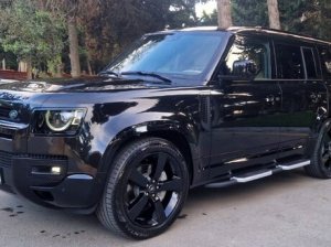 90 FF 005 nömrəli “Defender”in sürücüsu qaydaları belə pozdu-Motosikletçini hədələdi….-Video