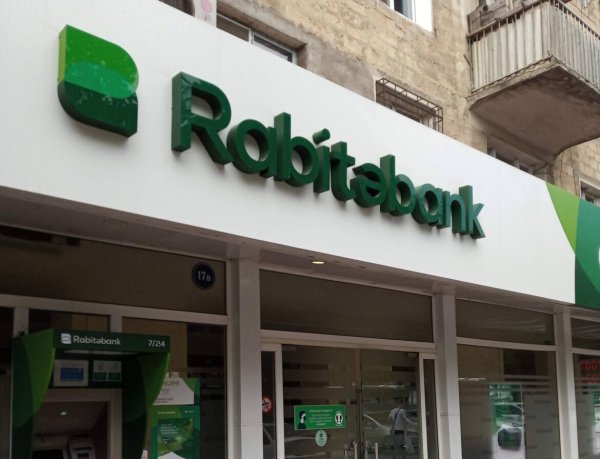 Əmanətçilər pullarını “Rabitəbank”dan çıxarır-Rövnəq Abdullayevin kürəkəninin bankı bağlanır?