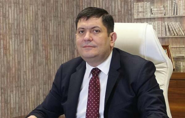 Bilinmir: deputatdır, yoxsa QOÇU... - BU NƏDİ BELƏ?