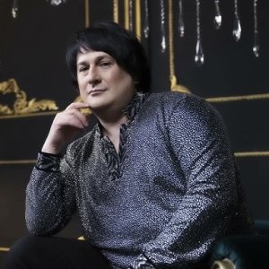 Məcid Şamiloğlu – Səhnənin parlayan ulduzu, səslərin sehrbazı
