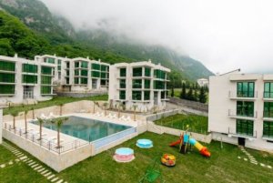 Qaxdakı “Hilltop Heaven” otelində kriminal aləmi təbliğ edən musiqilər müzakirə yaratdı - Otellə bağlı bilinməyənlər