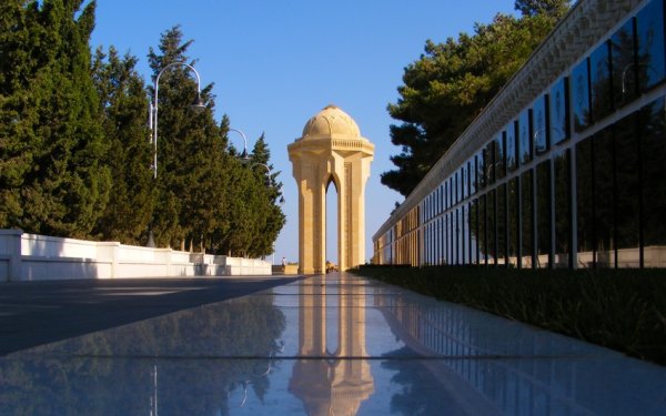 Şəhidlər xiyabanında çəkilişlərə məhdudiyyət və geyim qadağalarının tətbiqi təklif olunur