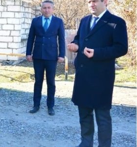 Dələduzluqda ittiham olunan Seymur Orucovun komandası: Ağstafada icra nümayəndəsi sosial yardım adı ilə pul alır….