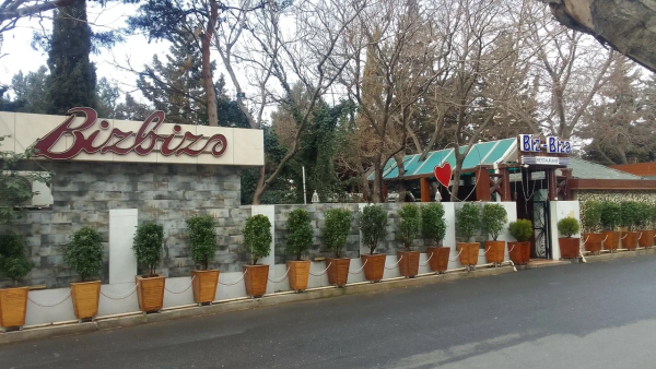 “Biz Bizə” restoranında müştərilərdən “card to card” hesab alınır?