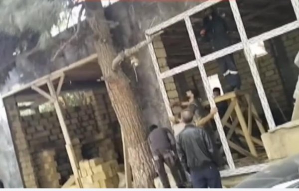 Nəsimi rayonunda növbəti qanunsuz tikinti: İcra Hakimiyyətinin səlahiyyətli şəxsləri isə….