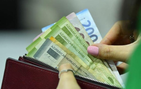 Müəllimlər Günü üçün şagirdlərdən məcburi pul yığılır