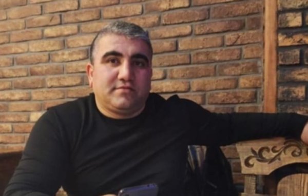Oqtay Həmzəyev növbətçi olanda hansı işlərlə məşgul olur?
