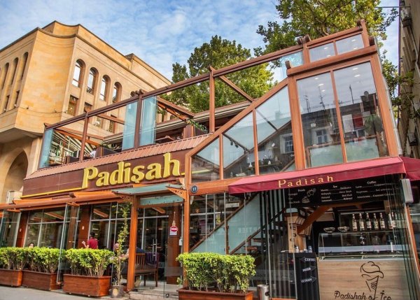 FHN-nin bağladığı “Padişah” restoranın fəaliyyətinə hansı məmur icazə verib?