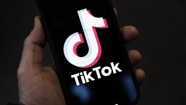 TikTok icma təhlükəsizliyi: platforma 2025-ci ilin ikinci rübündə Azərbaycanda təxminən 900 min videonu silib.