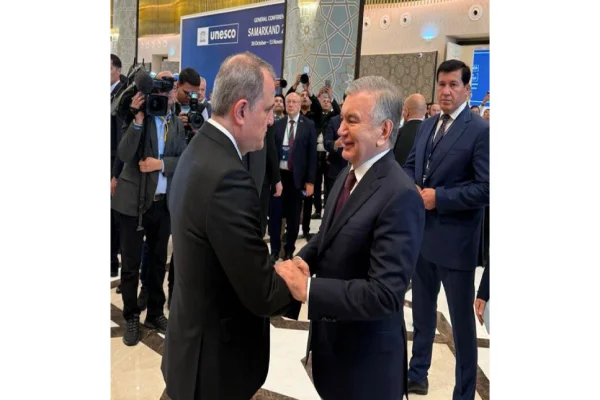 Ceyhun Bayramov Səmərqənddə Şövkət Mirziyoyevlə görüşüb