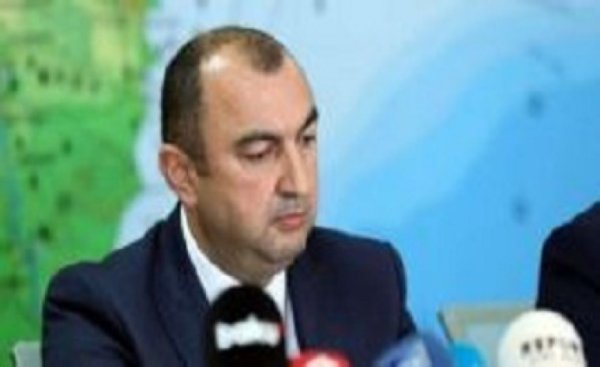 ANA təbiət Vüqar Kərimovun əlində girinc qalıb