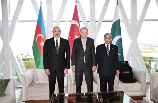 Hərbi parad son 5 ildə Azərbaycanın daha da gücləndiyini bir daha təsdiqlədi