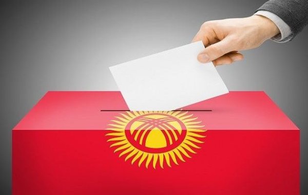 Qırğızıstanda növbədənkənar parlament seçkiləri başladı