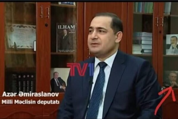 Deputat Azər Əmiraslanovun otağında diqqətçəkən mühüm DETALLAR… Ramiz Mehdiyev kitabı ön planda – Video