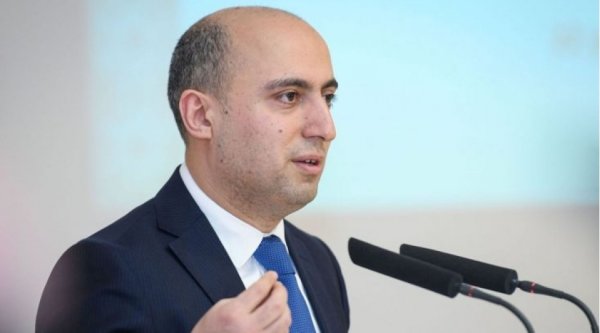 Nazir: Azərbaycanda dərsliklər ayrı-ayrı müəlliflərin müxtəlif mülahizələri ilə yazılıb