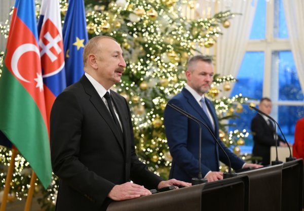 Azərbaycan Slovakiya münasibətləri regional sabitliyə töhfədir