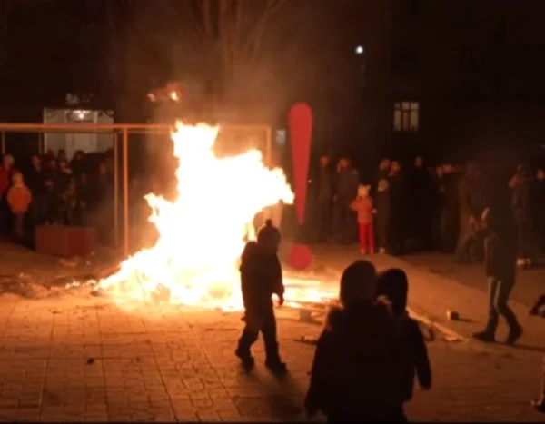 “Olympus” MTK-nın sakinləri şikayətçidir: Həyətdə qızınmaq üçün tonqal qaladılar-Video