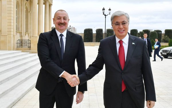 Tokayev İlham Əliyevi təbrik etdi