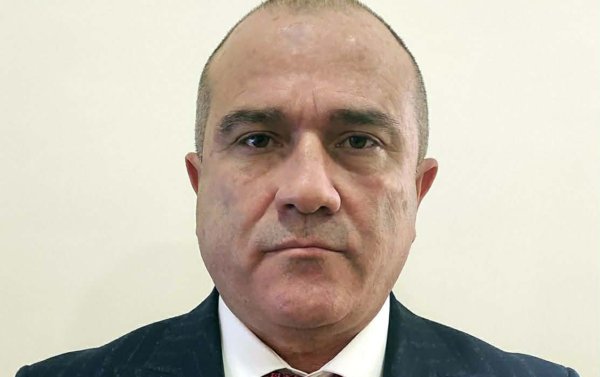 Yeni başçı müavinini işdən çıxardı
