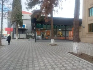 Gəncədə səkidə obyekt tikintisinə iki dəfə icazə GDU-nun yanında qanunsuzluğa kim yol açır?