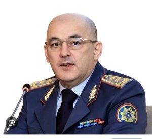 HAVA LİMANINDAKI GÖMRÜKÇÜLƏRİN ÖZ HAVASI VAR.