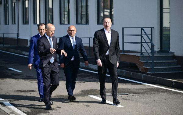 İlham Əliyev Lənkəran Dövlət Peşə Təhsil Mərkəzinin açılışında iştirak edib