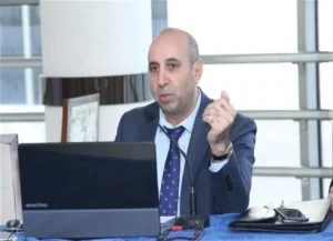 Güloğlan müəllim siz kimin mənafeyini qoruyursunuz - əhalinin ya əsasən məmurlara məxsus mağazaların, ticarət mərkəzlərinin?!