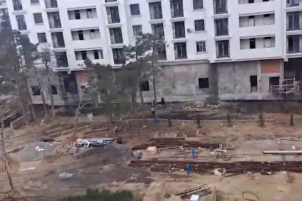 Xətai sakinlərindən narazılıq- Tullantılar yandırılır, tüstü mənzillərə dolur - VİDEO
