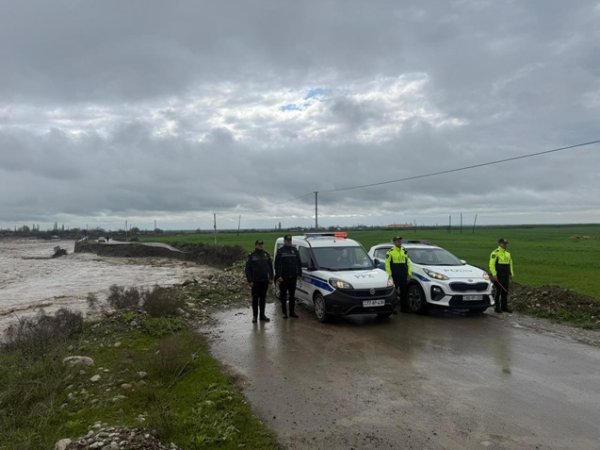Bu yolu sel apardı