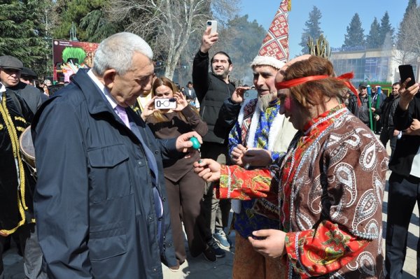 İcra başçısı Novruz şənliyində 17 min manatlıq qoz-fındıq, şəkərbura, yumurta yeyib