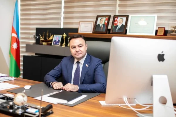 Keçmiş deputat indi NƏ İLƏ DOLANIR: fırıldaqla? - Görünəni odur ki...