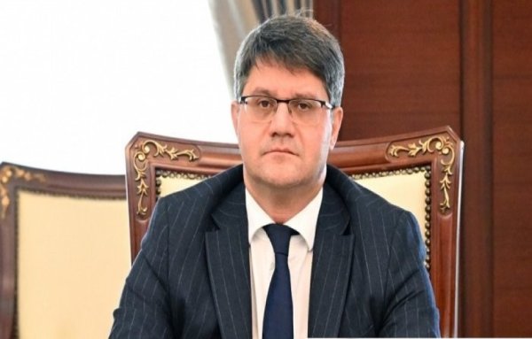 Nazirlikdə vəzifə müəmması: Bakıda imtahan verdiyi gün Gəncədə çıxış edir - FOTO