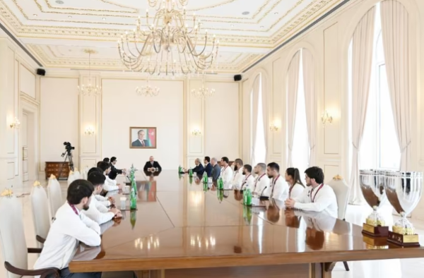 Prezident Azərbaycan güləşçilərinin tarixi uğurunu yüksək qiymətləndirdi