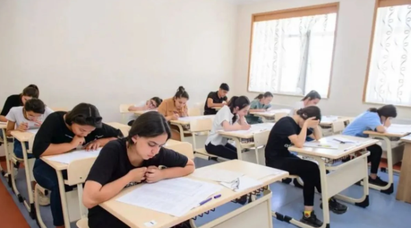 Bu gün 29 mindən çox şagird və abituriyent Azərbaycan dilindən imtahan verib