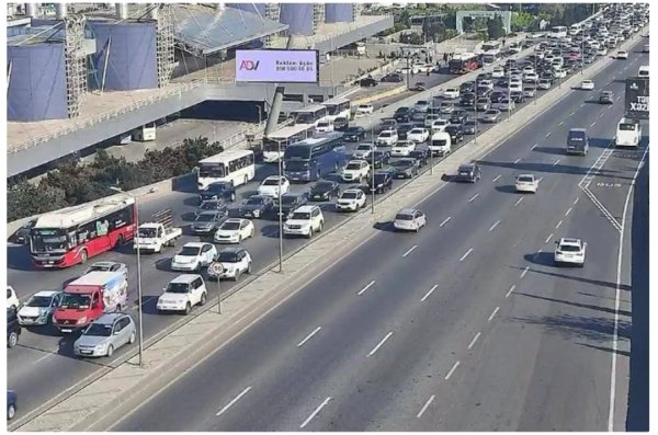 Bakının bəzi yollarında tıxac müşahidə olunur